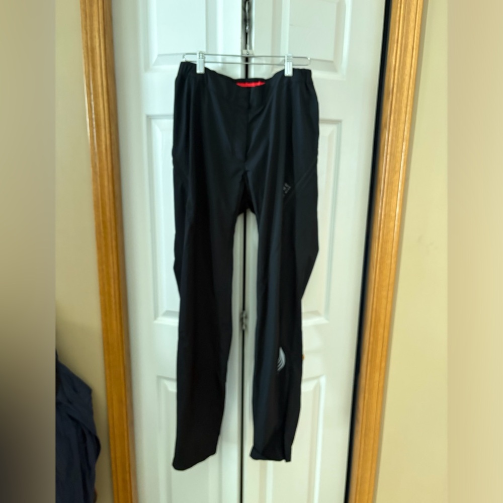 Woman’s cycling active shell pants.